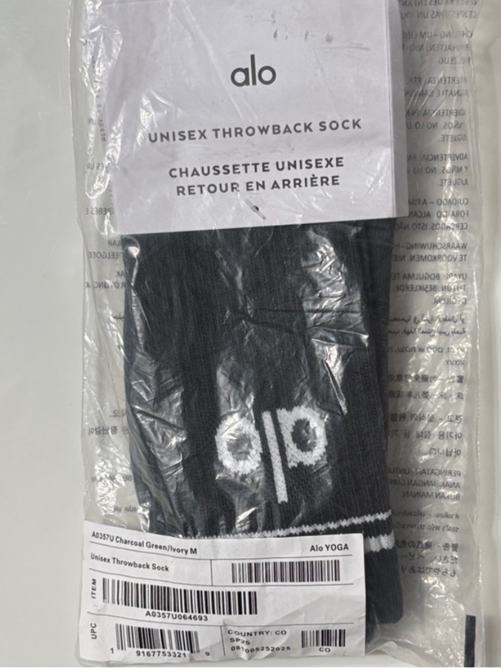 ALO Yoga Unisex Throwback Socks - Picture 2 of 3